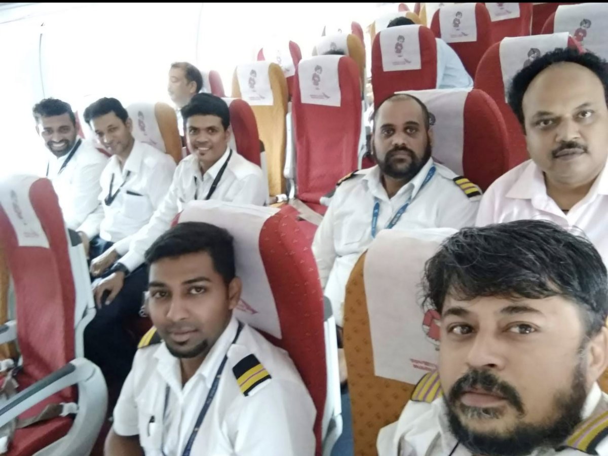 PRA24's tweet photo. Here are some unseen pictures from the memorable AOG recovery in Riyadh. Sharing a few moments with the team that worked tirelessly to return the #JetAirways aircraft to service. Proud to have led such a dedicated group. https://t.co/tWT2nQvzf6
