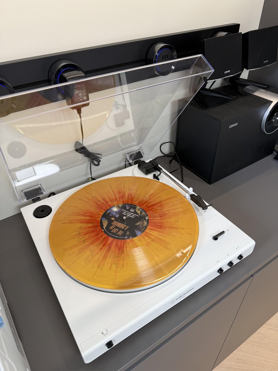 rzdvoo's tweet photo. Try listening to music in a different way and experience a different kind of beauty. https://t.co/s0fSv6Emhz