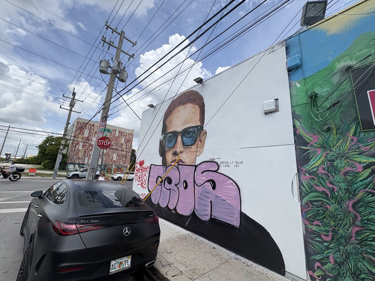 egg_for_dinner's tweet photo. Meta’s mural in Wynwood, Miami got defaced in a matter of days. https://t.co/OTb9tMXjpD