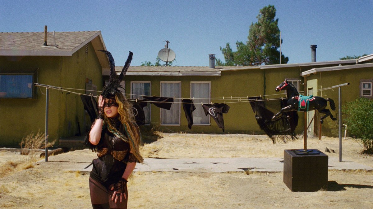 slayyyter's tweet photo. https://t.co/lBmAUAROJV