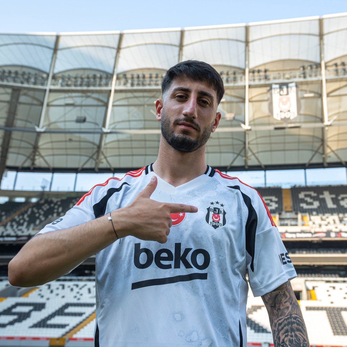 HaberKartali's tweet photo. Beşiktaş'ta takımdan ayrı olarak bireysel çalışan futbolcular.

🇹🇷 Can Keleş
🇹🇷 Emrecan Uzunhan
🇹🇷 Yakup Arda Kılıç
🇱🇾 Al-Musrati
🇵🇹 Joao Mario
🇨🇴 Elan Ricardo
🇨🇲 Jean Onana

🎙️ @ertansuzgun https://t.co/XjZ61uOiWc