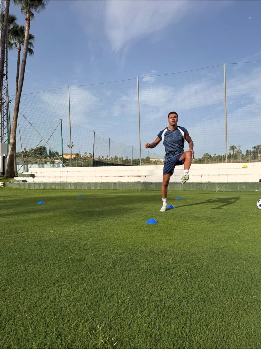 ChelseaInPhotos's tweet photo. Morgan Rogers training on holiday 💙 https://t.co/218lqXZsYT