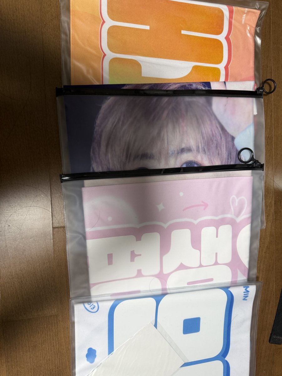 pp_nip's tweet photo. 엔시티드림 슬로건 우치와 양도

한번도 안쓴것도 있고
몇번 사용해서 기스 오염 있는것도⭕️

재민 해찬 제노 슬로건 우치와
0.5~1.0 https://t.co/pkIUznZL5B