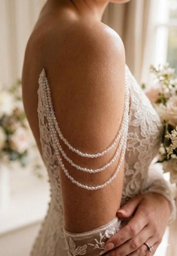 evergreenhues's tweet photo. crystals and pearl shoulder arms https://t.co/hfmSJFckst