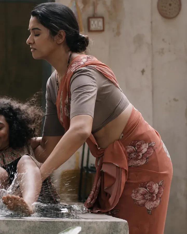 Jagadhish_L's tweet photo. Priya Bhavani Shankar 🥵🔥from the first single of the Irumudi flim. https://t.co/9zvhrN2S60