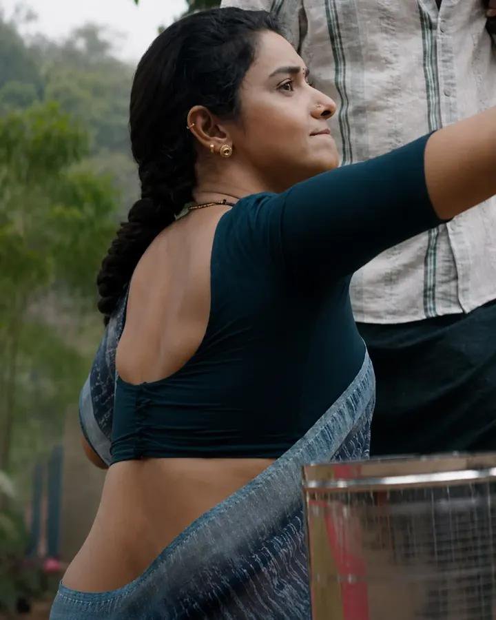 Jagadhish_L's tweet photo. Priya Bhavani Shankar 🥵🔥from the first single of the Irumudi flim. https://t.co/9zvhrN2S60