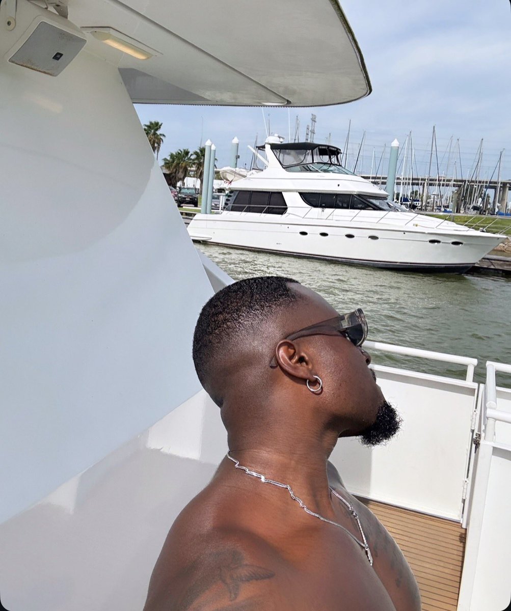 Mosesthemogul's tweet photo. 💜🎂🛥️ 

@mmxxbythemogul Purple Velvet Mankini OUT NOW 💥 https://t.co/8X25ZVqc5y