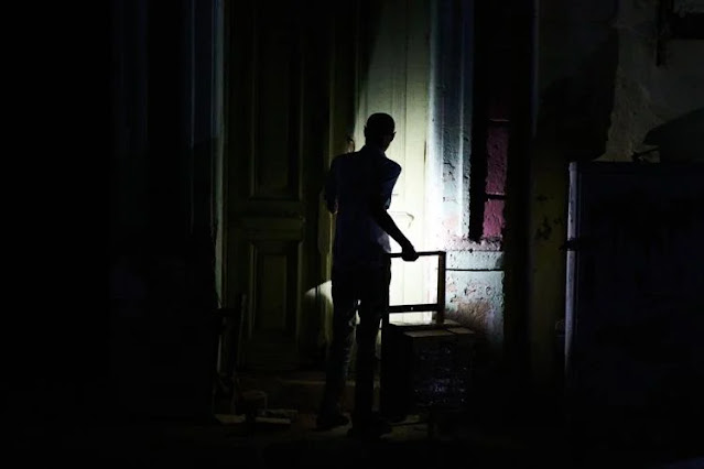 Grupodobemestar's tweet photo. Cuba sofre +um  apagão elétrico e reprime c/violência protestos pacíficos do povo.Lula apóia a ditadura de Cuba de forma discreta p/ evitar+ prejuízo nas eleições 2026.https://t.co/QdQzbnsA1Z #governosp #prefeiturasp #enel #tarcisio #ricardonunes #cptm #trens #metrô #vice #chapa https://t.co/2LuZHpmahD
