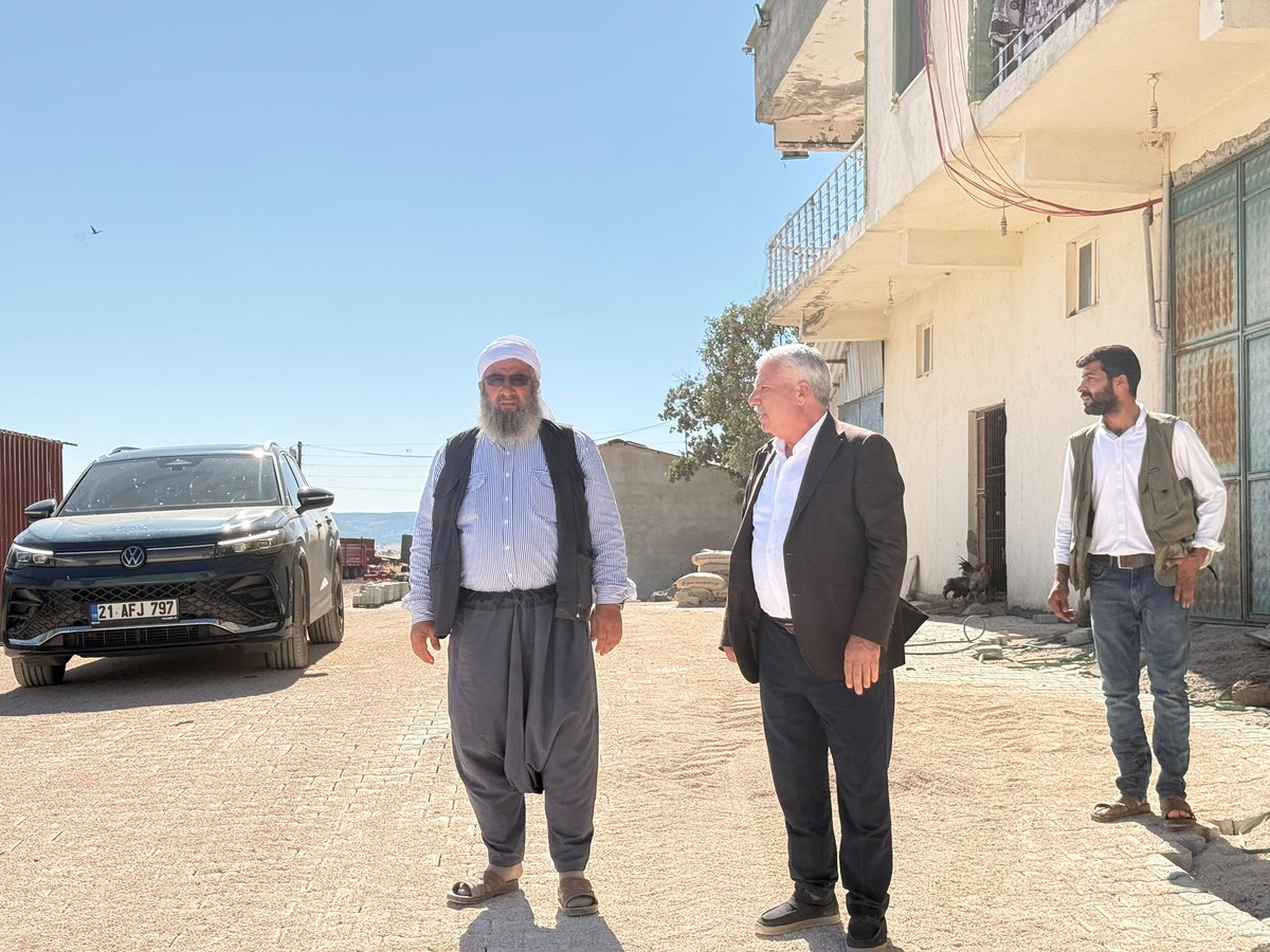 sehmuskmo's tweet photo. 📍Çiwan

Kartaltaşı mahallemize bağlı Çiwan mezramızda yapımı devam eden kilitli parke taşı yol yapım çalışmamızda incelemelerde bulunduk. 

Her köşesine sevgi ile taşları yerleştirip konforlu hale getirdiğimiz yollarımız kıymetli hemşehrilerimize hayırlı olsun. https://t.co/3Ojo8HxE1C