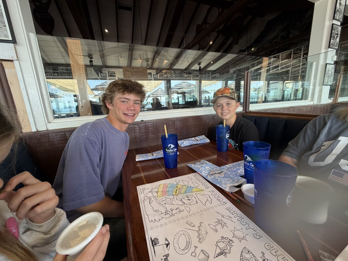 Phil_Johnson_'s tweet photo. Breakfast at Paradise
Cove with 4 of my grandchildren. https://t.co/M1ll8jNHsV