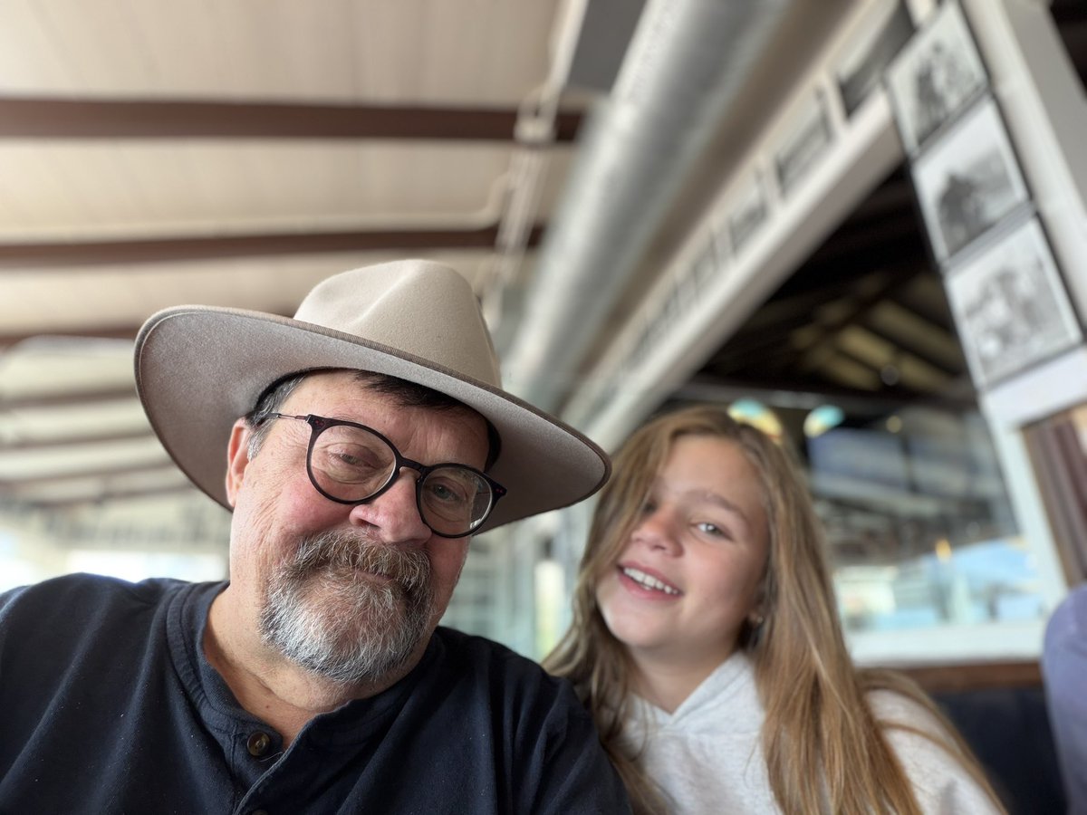 Phil_Johnson_'s tweet photo. Breakfast at Paradise
Cove with 4 of my grandchildren. https://t.co/M1ll8jNHsV