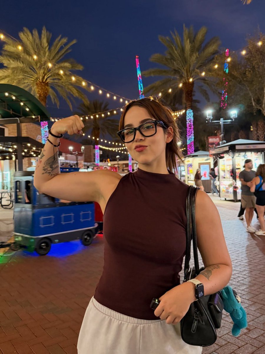 AndrewS0658's tweet photo. Need someone cute as I am  should dm 
@WivesMoms https://t.co/GKojTblJei