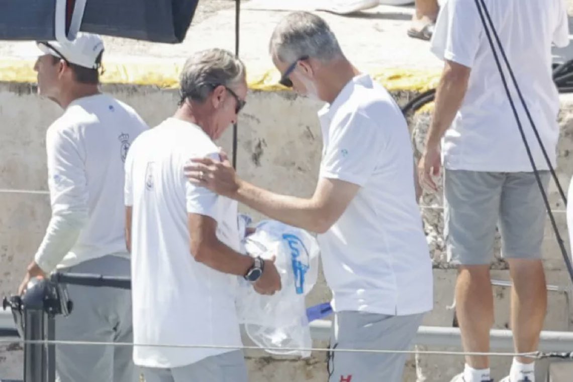 joseletemuniz's tweet photo. La diferencia entre Felipe y su padre es que Juan Carlos cumplía su papel de Rey, defendía a España a capa y espada, no era un cobarde, cogía el teléfono y ponía firmes al Rey de Marruecos. 
Y luego se iba a Mallorca, porque se había ganado sus vacaciones. https://t.co/hLwHOR2YU6