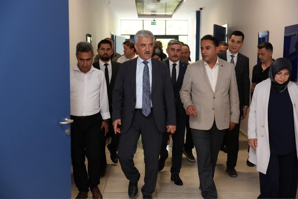 akcakoca_mem's tweet photo. Düzce Valimiz Sayın Mehmet MAKAS, yapımı tamamlanarak eğitim-öğretime hazır hale getirilen Akçakoca Lisesi yeni binasında incelemelerde bulundu. https://t.co/y3znwvIqlR