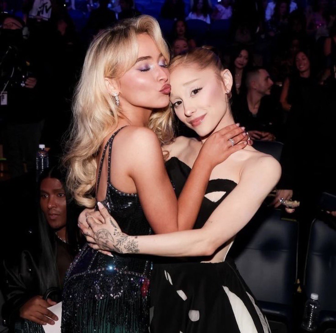 acervysabrina's tweet photo. nós, carpenters, queremos demonstrar todo o nosso carinho, respeito e apoio à Ariana Grande neste momento. não apoiamos o ódio, os ataques ou qualquer tipo de perseguição que ela vem enfrentando.
que ela saiba que existe uma comunidade inteira torcendo por ela e enviando muito amor 🩵 

#WeLoveYouAriana
#AlwaysWithAriana