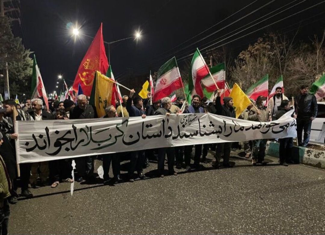 sys1546477's tweet photo. ملت امام حسین علیه السلام،  درس مقاومت را از کربلا آموخته و با شعار یالثارات الحسین، در قالب رستاخیز تجمعات شبانه، منتقم خون آزادمردان جهان است...
#یا_لثارات_الحسین
#رستاخیز_امت https://t.co/1ttkIuBAnD