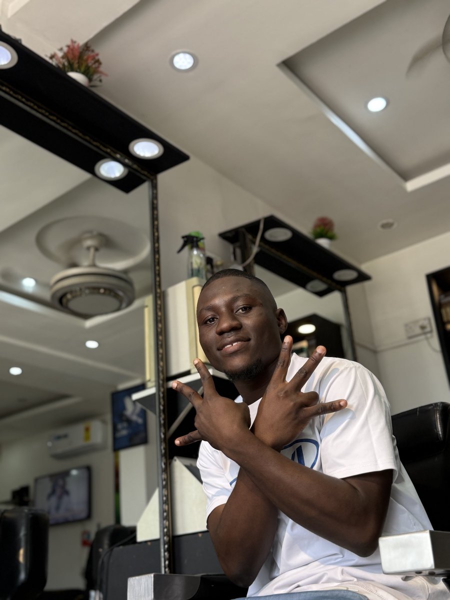 yo_badman's tweet photo. Shatta movement inside sweet pass kp3kus chaley 😏😏😂 https://t.co/CVol17CJVR