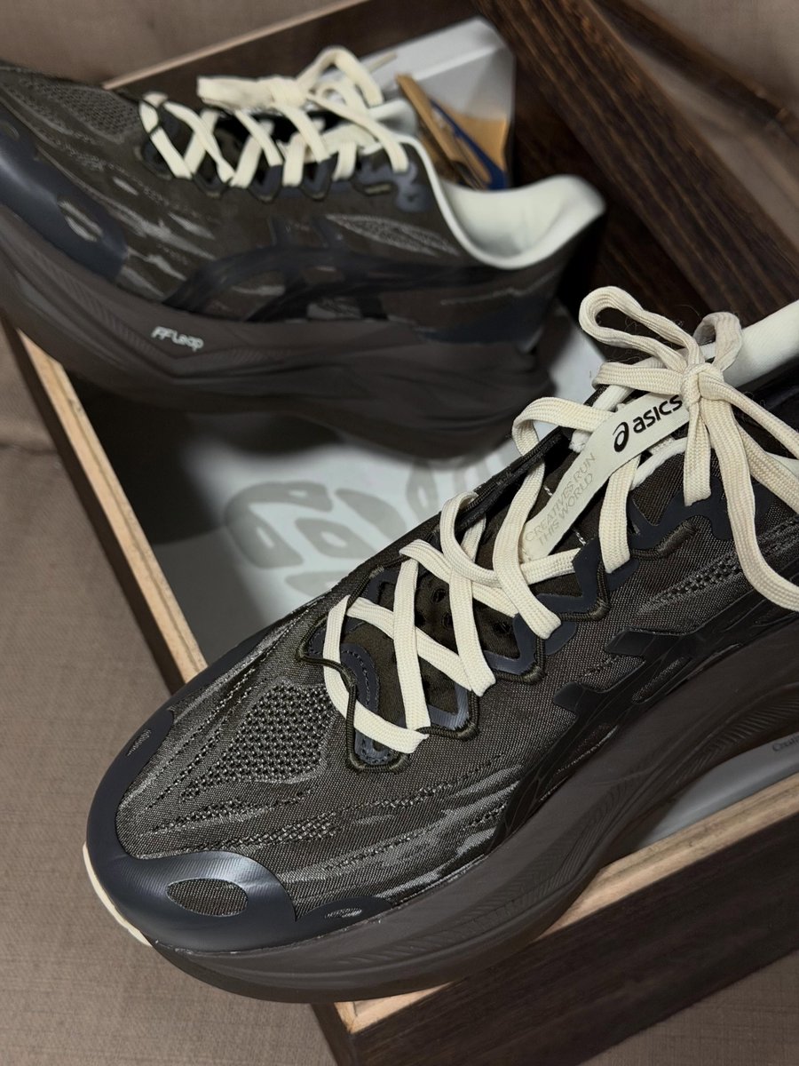 JustFreshKicks tweet media