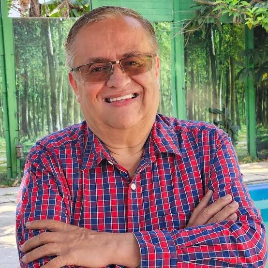 discosbeagle's tweet photo. Mauricio Radford es un artefacto corrupto de la prehistoria política guatemalteca, ha tenido 3 partidos políticos sin tener bases, popularidad, idoneidad, carisma, conocimiento etc.

Fue acusado de corrupción en el RENAP de un contrato oscuro por un total de 870 millones de quetzales. Aún así ya le sabe el truco al TSE para seguir haciendo sus partidos de mierda y nunca se vieron en las calles jornadas de adhesión o algo similar por su parte.

Fue en uno de sus partidos de mierda, que se revivió de las cenizas a Giammattei donde también empezó a robar Miguel Martínez y Raúl Romero.

Es un ejemplo de usar los partidos como emprendimiento corrupto, lleva décadas lastrando el puto dinosaurio.
