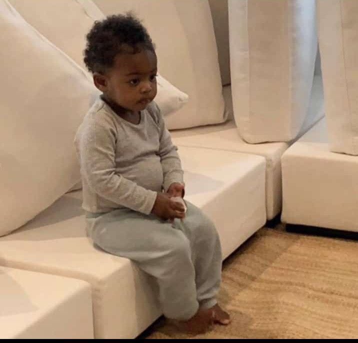 Wuwaika90's tweet photo. Who go come help us finish the fight between Davido fans and Aya Nakamura fans like this? 

Collabo collapsed, fanbase sef dey fight https://t.co/Nw3sB0kpCq