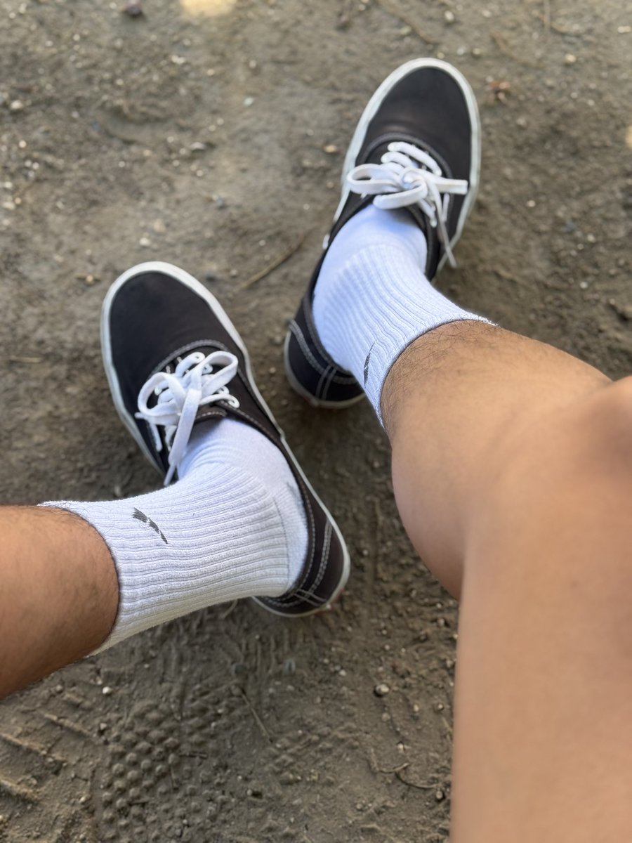 GoodDudeJ's tweet photo. It’s a beautiful day to sit out in the garden https://t.co/8r9Ttlwv9t