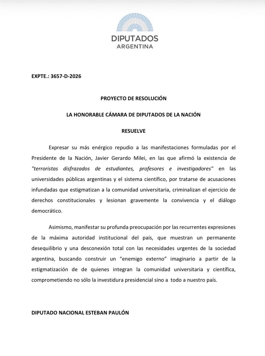 EstebanPaulonOK's tweet photo. MILEI EN UNA (HACE RATO)

Las declaraciones del Presidente @JMilei muestran su desequilibrio y fanatismo.

Tildar a docentes, investigadores y estudiantes como “enemigos” contribuye a la estigmatizacion y el odio hacia la comunidad universitaria y científica.

Debemos rechazarlo! https://t.co/BIwShlIcp5