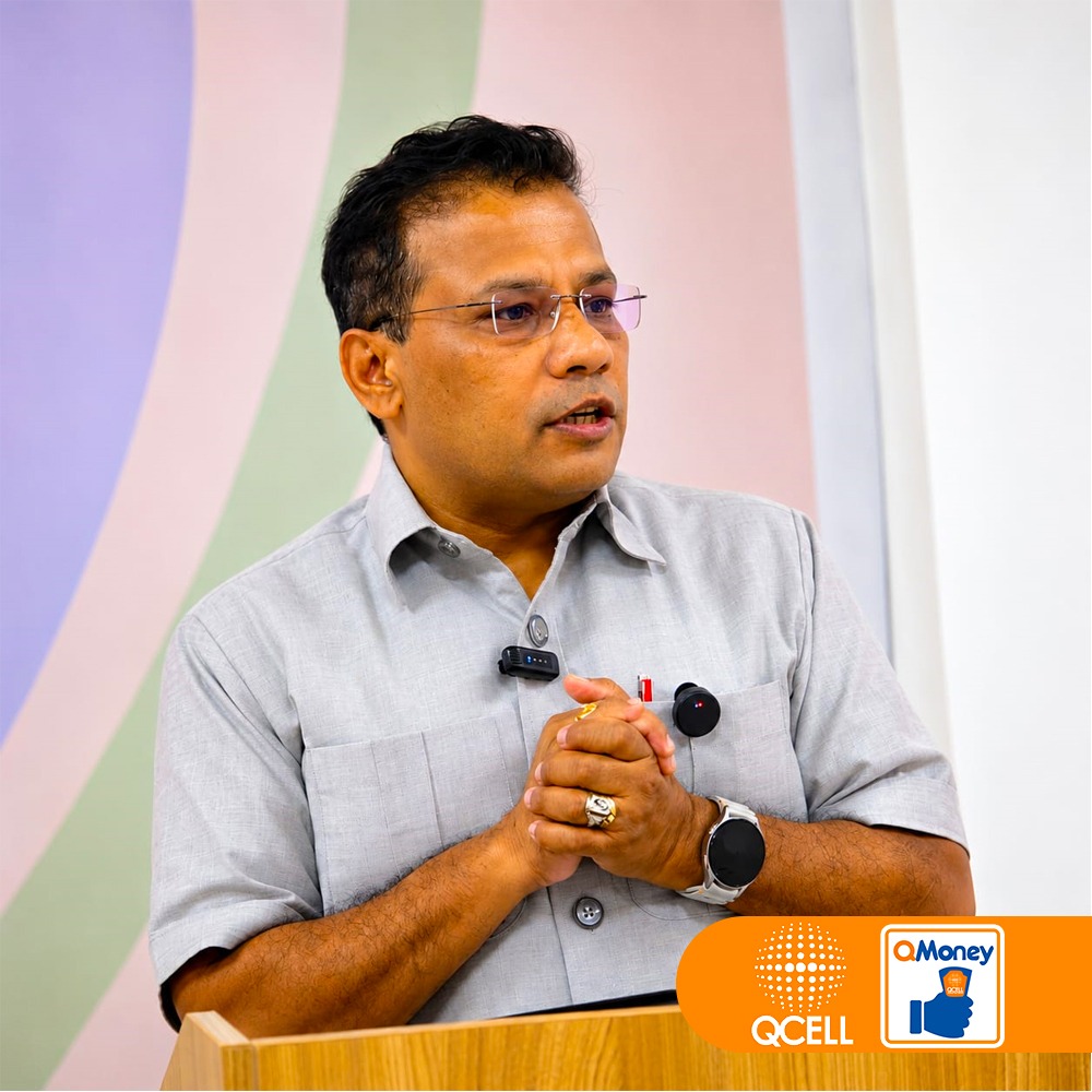 QcellSL's tweet photo. Earlier today, QCell SL Management engaged the media in a press briefing on the release of the new 035 market series and new SIM packages.
#QCellSL #SalonePride #035DonKam https://t.co/eN4dW5zBR2