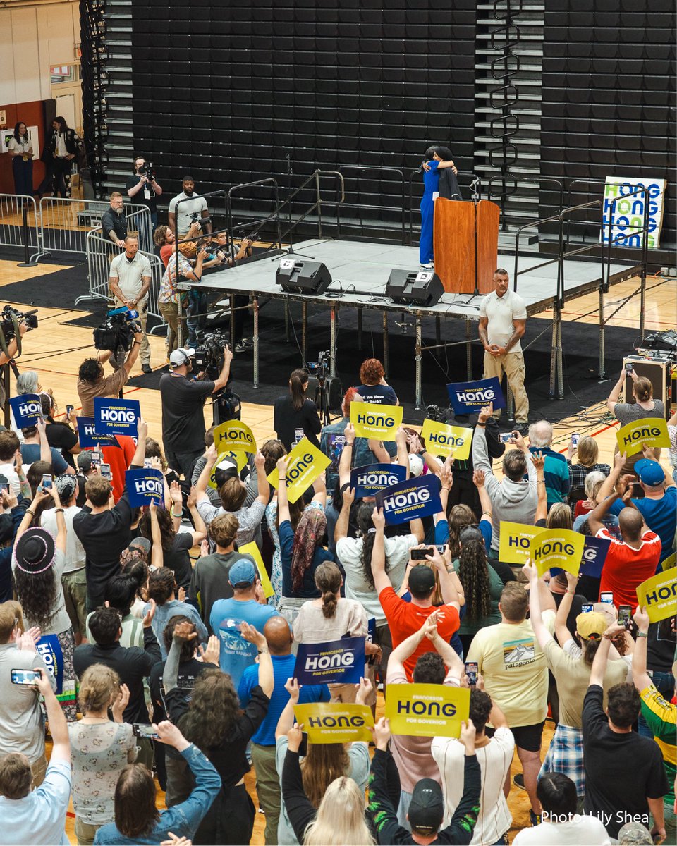 IlhanMN's tweet photo. Proud to support @FrancescaHongWI for Wisconsin Governor.

Medicare for All.
Universal childcare.
No corporate PAC money.
Moratorium on AI data centers.

This is the future Wisconsin deserves—a state where every single resident can thrive. https://t.co/RnuCB6Z7Zx