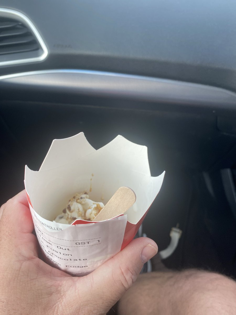 KevinRamshaw's tweet photo. @BurgerKing first time trying out one of your sundaes. I went for a large. Very disappointed https://t.co/36wBaVkCho