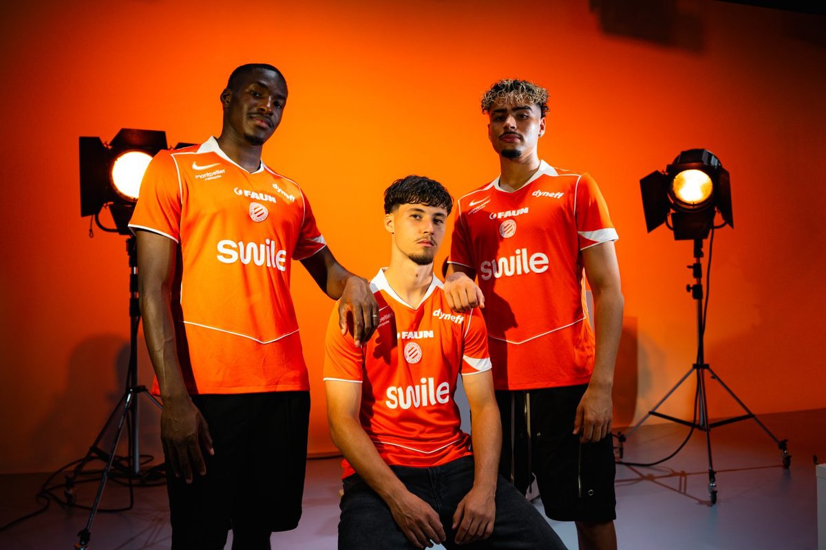 _BeFootball's tweet photo. 🚨 OFFICIEL ! LE MONTPELLIER HÉRAULT SC DÉVOILE SON NOUVEAU MAILLOT EXTÉRIEUR ! 🧡💙

Une note /10 ? 👀

📸 @MontpellierHSC https://t.co/wh58HbKT8s