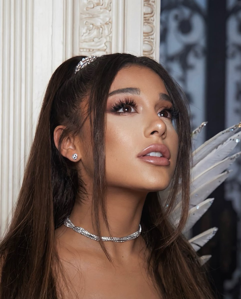 FrenchRapUS's tweet photo. 🚨 TRISTE NOUVELLE ! 

La superstar Ariana Grande annonce faire une pause dans sa carrière et se retirer des réseaux sociaux après le harcèlement qu’elle subit à cause de son physique maigre 💔

C’est inquiétant… https://t.co/1iKQJ1eQhC