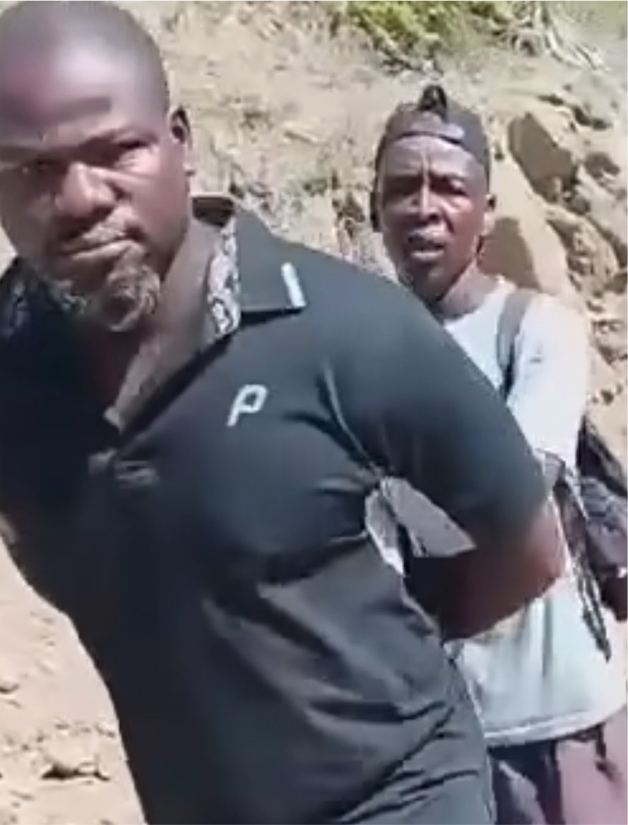 AmeriqueInfo7's tweet photo. Jakmèl : Justin DUFFAULT arete pou asasina madanm li

Dimanch 2 dawout 2026 la, Justin DUFFAULT te rive jwenn arestasyon li nan lokalite Lamontay, nan komin Jakmèl, depatman Sidès. Daprè enfòmasyon yo, arestasyon prezime a te fèt gras ak kolaborasyon popilasyon an ansanm ak Kazèk zòn nan, apre li te pase plizyè jou an kachèt depi zak la te fèt.

N ap raple, Justin DUFFAULT akize kòm prezime otè asasina madanm li, Pascale ANTOINE DUFFAULT, nan lannuit 27 pou rive 28 jiyè 2026 la. Daprè plizyè temwayaj, li te konn fè madanm li sibi vyolans fizik pandan relasyon yo, malgre yo te gen de (2) pitit gason ansanm.@AmeriqueInfo7