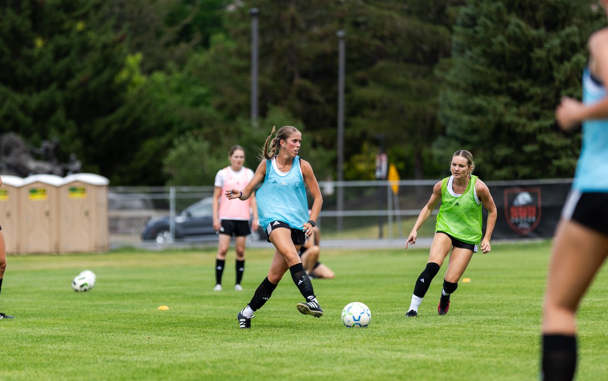 SUUSoccer's tweet photo. 2026 SUU Soccer Preview: The Midfielders

🗞️: https://t.co/7LBT9SeKJA

#TBirdNation ⚡️ #RaiseTheHammer https://t.co/K671SEEVuE
