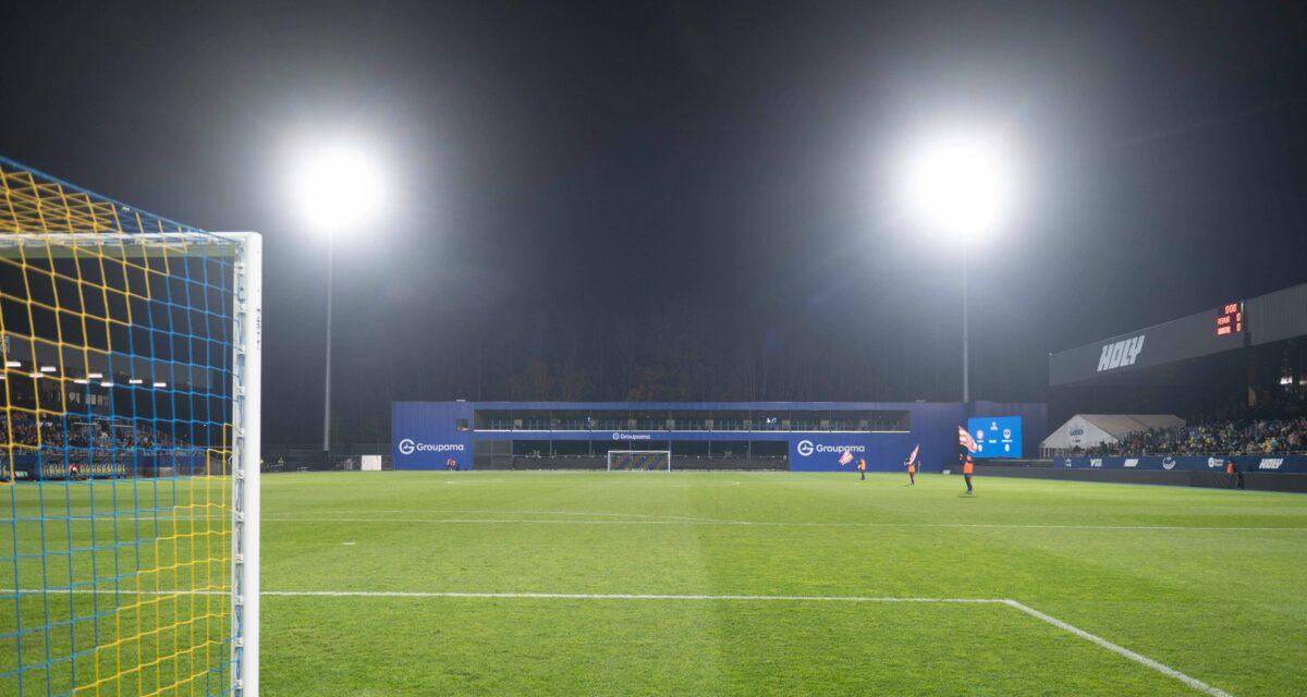StadesModernes's tweet photo. 270€ l’abonnement à Pau alors qu’ils ont toujours le plus petit Stade de Ligue 2 (4 500 places) qui en plus de ça a un design de Centre d’Entrainement, c’est totalement honteux et indigne de la Ligue 2 (voir même de la Ligue 3)
Les supporters palois méritent mieux que ça https://t.co/W2Yc4S0frE