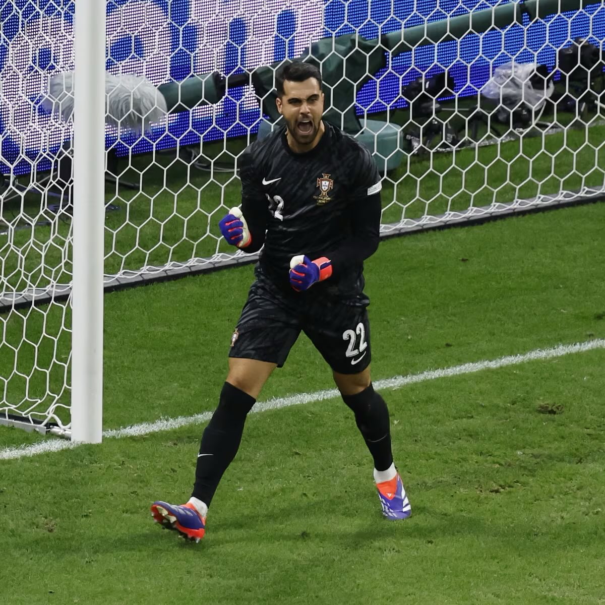 PenaltyInfo_'s tweet photo. 🚨XABI ALONSO QUIERE A DIOGO COSTA

💙Negociaciones avanzadas entre Chelsea y el portero portugués

🗣️@pedrogva6 ✍️@YosbP
