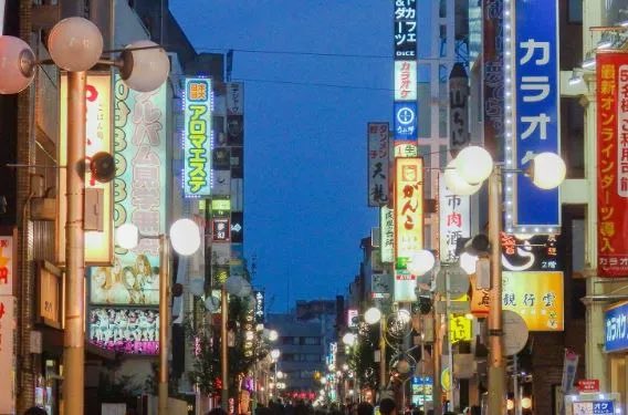 UrbanNoteJP's tweet photo. 川崎駅って過小評価さ��すぎじゃない？

2025年4月
平日夜間(22時)の滞留人口は4.8万人。

新宿歌舞伎町(7.9万)、池袋(6.0万)、新橋(5.8万)、銀座(5.4万)、北新地(5.3万)、大阪梅田(5.0万)、すすきの(4.9万)に続く全���トップクラス。

渋谷、難波、錦三、中洲より多いのは意外。
#川崎 #歓楽街 https://t.co/MOyrrMl4I1