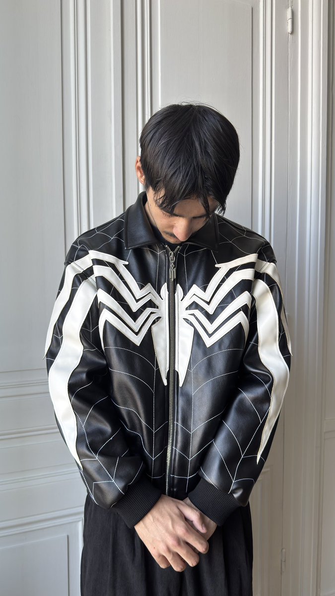 uppersnkrs's tweet photo. Les reufs de Purple Place ont sorti LA veste la plus méchante, bien Venom bien sombre 🕷️

💶 : 189€ (et vous avez une ceinture qui match offerte avec !)

Lien non-affilié : https://t.co/dCjPFzVLOa https://t.co/Yn4y3mVHpw