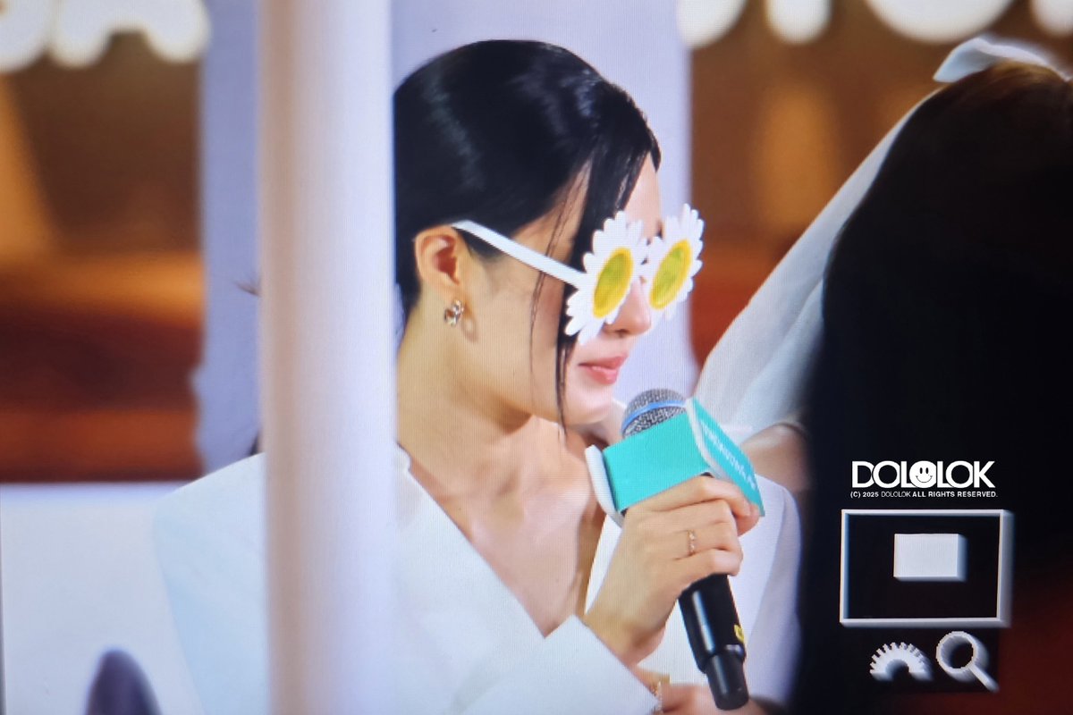 dololok511's tweet photo. 20260803 사연있어보이는 신부와 호락호락해보이는 신부
👰‍♀️👰

LINGORM PRESENTER SMOOTHE  
#LingOrmxSmoothE_FIERCESKIN #lingorm #หลิงออม https://t.co/PNvsEBcsgb