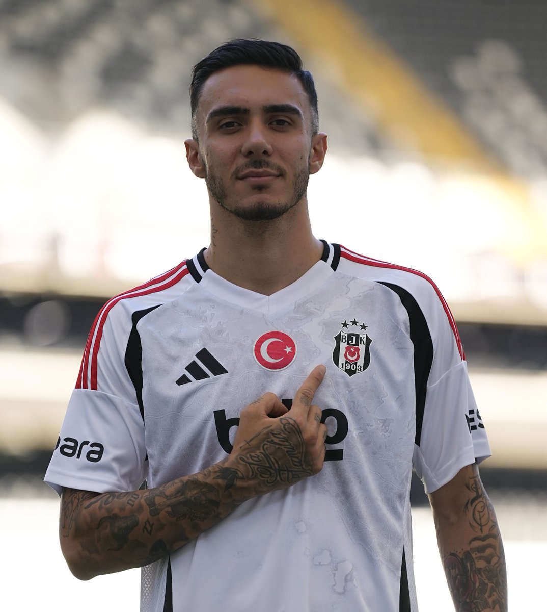tegmencobretti's tweet photo. hayırdır beyler, yerli havuzu bu kadar darken bu emirhan linçlemesi nerden çıktı?? Ben gayet memnunum emirhan'dan. abdülkerim'den kötü mü? her şeyi hallettik de emirhan'a mı sarmaya başladık?? bizim lig için gayet de iyi topçu. https://t.co/5xtPl0ak9a