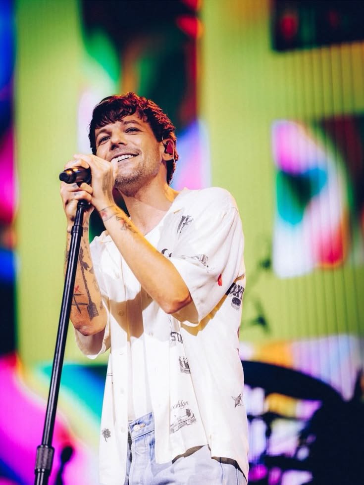 LouisWT91World's tweet photo. 🗨️| “I was always blessed to like grow up with a good parent, my mum. She was always giving me a positive little push, like: ‘No, you can do it, you can do it’. And that's kind of what the fans have felt like. There's this thing of just like, you know, just putting their arm around me and going, just giving me a little nudge and being like: ‘No, you can do this, you can do this’. To give me that superpower, I'll never, ever, ever be able to quite articulate the magic that you've brought to my life. I fucking love yous, thank you.” 🥹❤️

Louis Tomlinson via Instagram Reels.