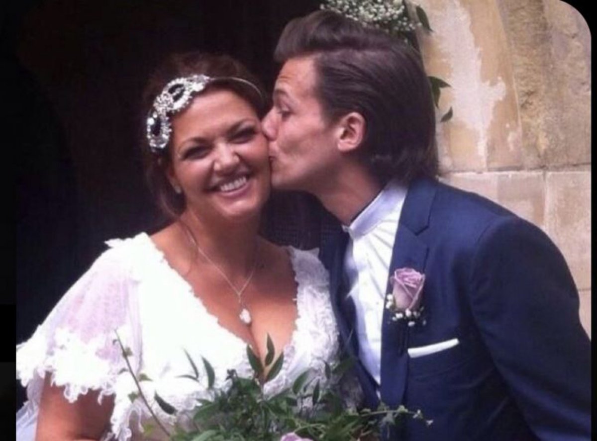 LouisWT91World's tweet photo. 🗨️| “I was always blessed to like grow up with a good parent, my mum. She was always giving me a positive little push, like: ‘No, you can do it, you can do it’. And that's kind of what the fans have felt like. There's this thing of just like, you know, just putting their arm around me and going, just giving me a little nudge and being like: ‘No, you can do this, you can do this’. To give me that superpower, I'll never, ever, ever be able to quite articulate the magic that you've brought to my life. I fucking love yous, thank you.” 🥹❤️

Louis Tomlinson via Instagram Reels.