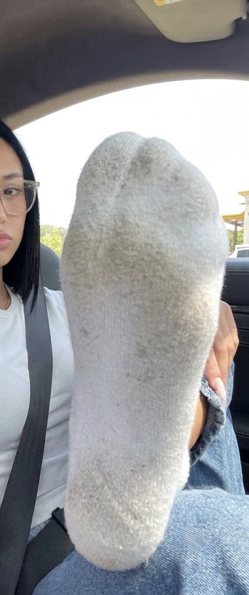 PrincessCieraa2's tweet photo. There isn’t anything better than post leg day dirty gym socks 🤤 https://t.co/Y9sVqmSlE5