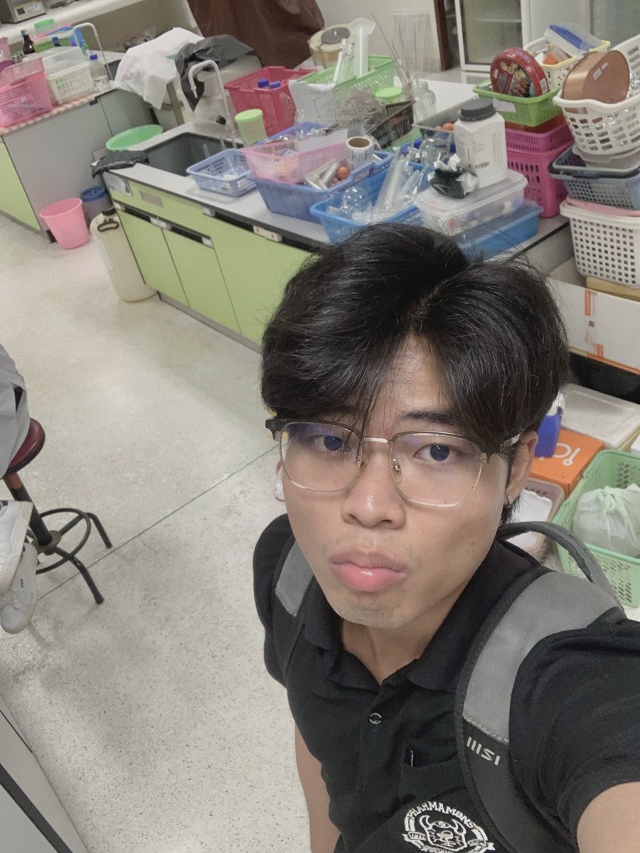CHYP021's tweet photo. ทำวิจัยจนไม่มีเวลาเติมเกย์ โครตนอย https://t.co/wZu01qbddE