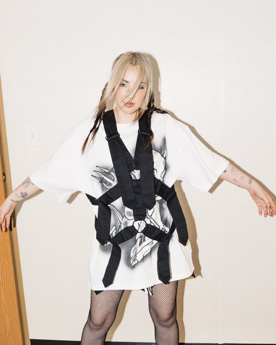 awonderland's tweet photo. EDM Lara Croft https://t.co/CFl534E0Pq