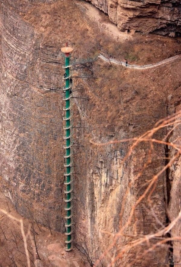 BiancoDavinci's tweet photo. The spiral staircase in the Taihang Mountains is 91 meters high. https://t.co/L65vwtTdpY