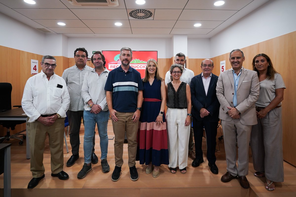 icam_es's tweet photo. 📸 Hoy, el Decano @EugenioRibon ha visitado junto con el Consejero de Presidencia y Justicia @MA_GarciaMartin el #SOJ ICAM desplegado en El Escorial para atender a las personas afectadas por los incendios forestales.

Seguros, ayudas y vivienda centran las principales consultas jurídicas.
