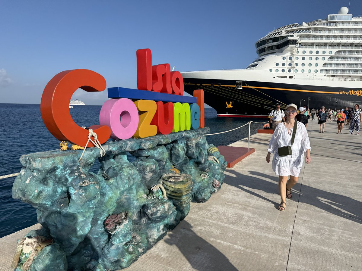 TheDCLBlog's tweet photo. The Disney Destiny chillin’ in Cozumel https://t.co/PpEglh3ttS