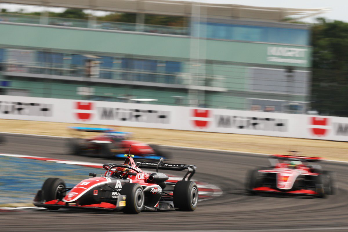 hillspeedracing's tweet photo. 🗞️ News…

Superb Lights-To-Flag Maiden GB4 Win For Willis At Silverstone 

• Connor Willis races to brilliant first #GB4 victory in Rd12
• #Hillspeed retains lead of GB4 Team Championship standings 
• Challenging weekend for squad in #GB3 

More 👉 https://t.co/JoKzc0uSJi https://t.co/LSuTbPBn6P