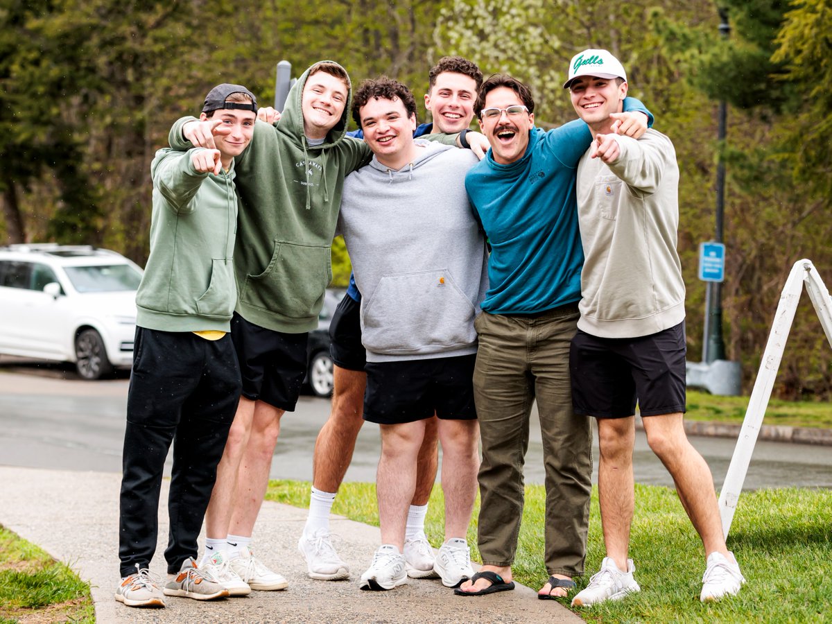 EndicottCollege's tweet photo. It's a rainy day, so we're looking back at some brighter moments. ☔️💙💚  Throwing it back to Senior Celebration with the Class of 2026—we miss you, Gulls!

#ThisisEndicott https://t.co/NQ2dINoL5e