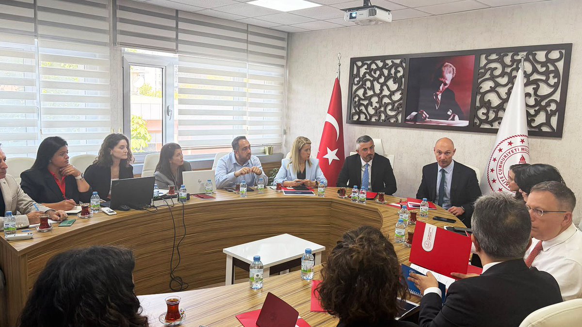 meb_dhgm's tweet photo. COP31 hazırlıkları kapsamında UNICEF Türkiye Heyeti ile değerlendirme toplantısı gerçekleştirildi.

Bakanlığımızın “Gençlik ve Eğitim” teması çerçevesinde yürütmeyi planladığı çalışmalar, ortak girişimler ve iş birliği alanları ele alındı.

Eğitimin, çocuklarımızın ve gençlerimizin iklim eylemindeki rolünü güçlendirmeye yönelik katkısı kapsamlı şekilde değerlendirildi.

🔗 https://t.co/BcgMuifH2G

@tcmeb @Yusuf__Tekin @omurfatih 

#COP31 #İklimEğitimi #GençlikveEğitim